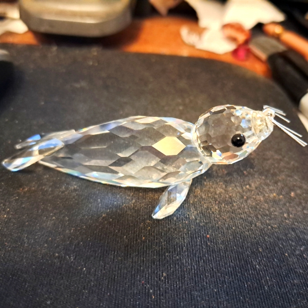 Swarovski Crystal Seal Figurine 7646 NR 85